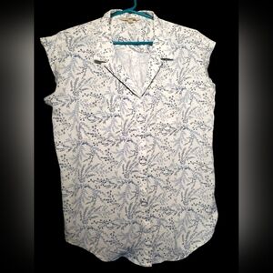 Jachs Girlfriend  Size SMALL White Sleeveless Blouse with Blue Floral Print
